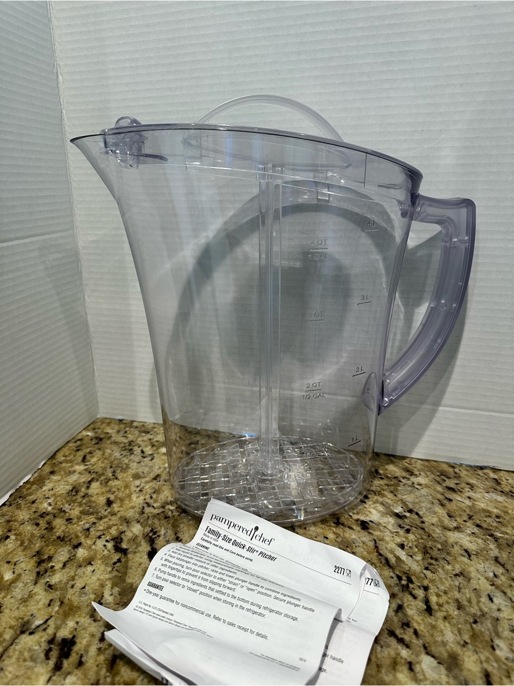 Pampered Chef Clear Plastic Beverage Pitcher 1 gallon family size